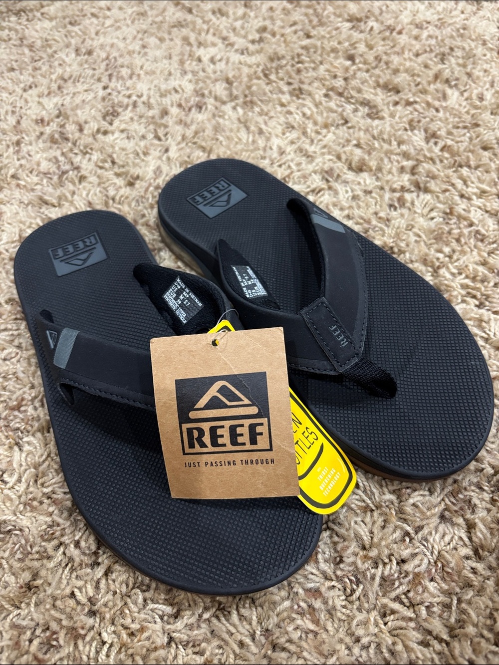 Reef Men’s Sandals Fanning Low Black Size 7 Bottle Opener